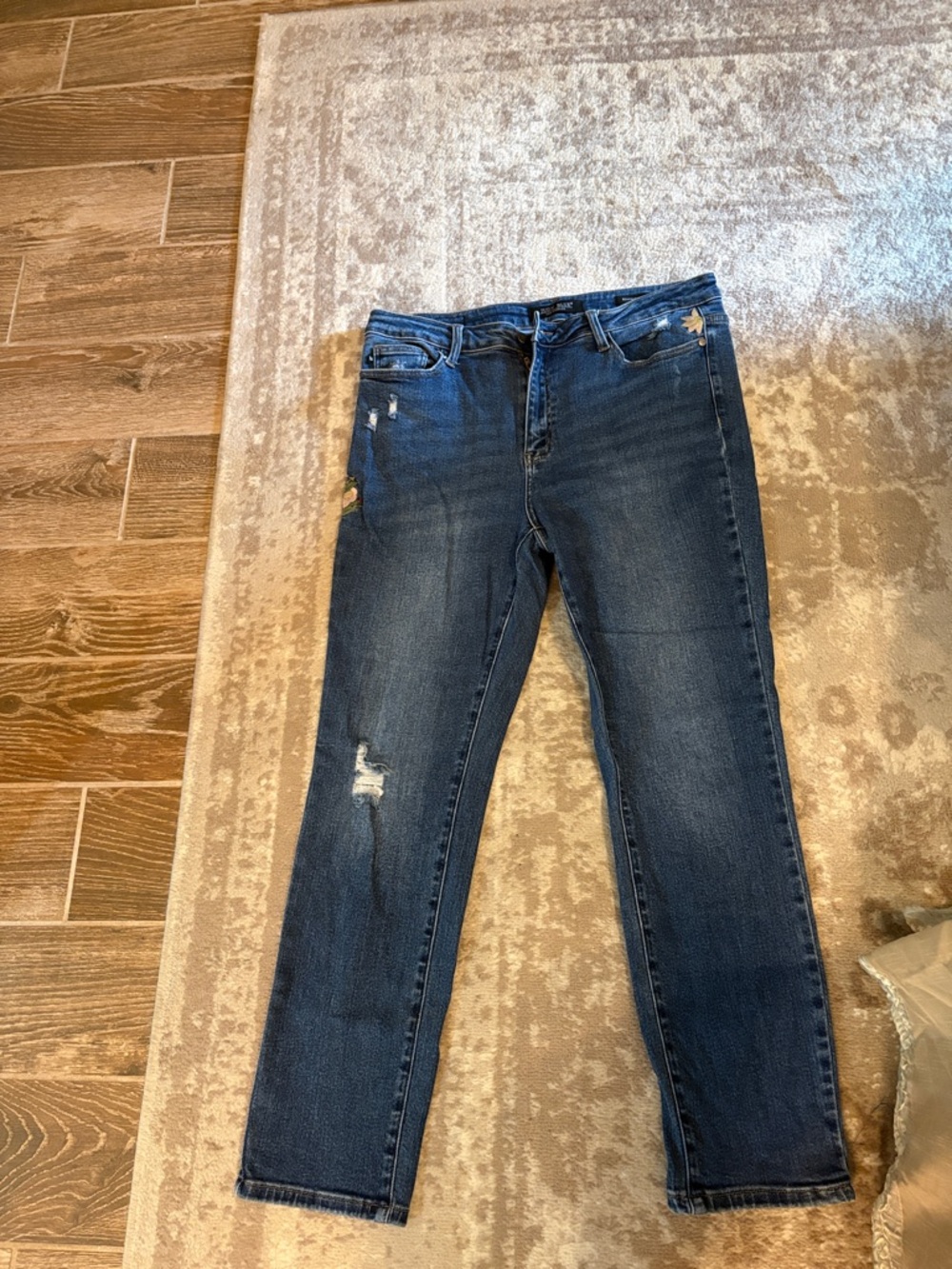 Judy blue boyfriend dk blue distressed jeans with embroidered flowers!